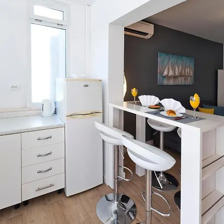 Ina - Modern And Cosy